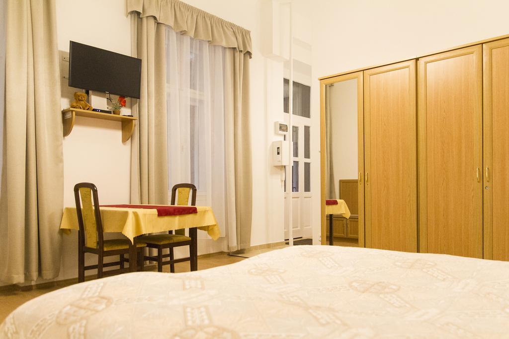 Authentic Klauzal Apartment Budapest Exterior photo